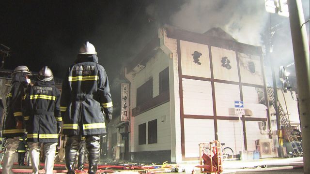 【愛知】江南市の寿司店から出火　少なくとも3軒が焼ける火事　天ぷら油の火がダクトに燃え移ったか